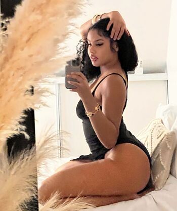 Full leaked Cllmevicky private onlyfans photo