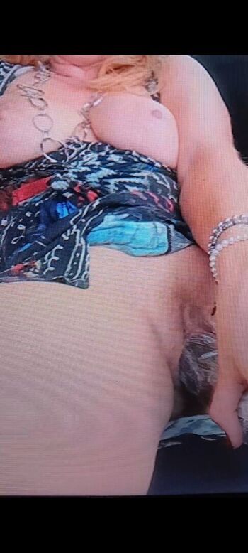 Full leaked Granny boob private onlyfans photo